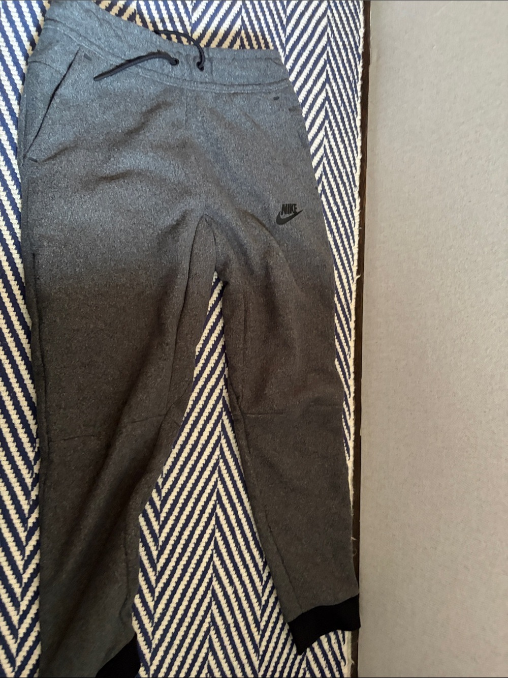 Nike BOYS Charcoal Gray FLEECE Joggers with Black Swoosh NIKE TECH